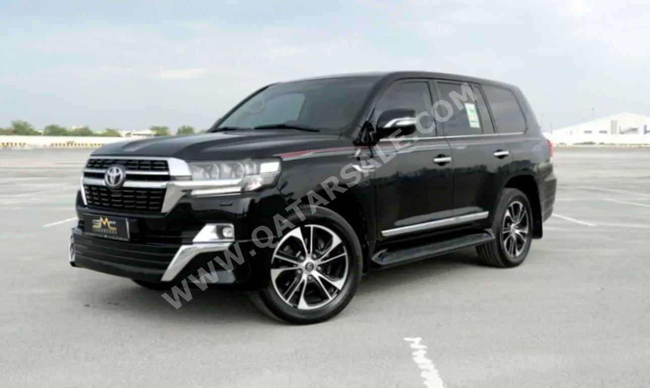 Toyota  Land Cruiser  GXR  2021  Automatic  61,000 Km  8 Cylinder  Four Wheel Drive (4WD)  SUV  Black  With Warranty