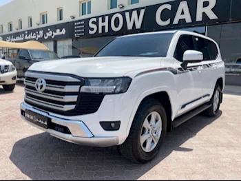 Toyota  Land Cruiser  GXR Twin Turbo  2023  Automatic  23٬000 Km  6 Cylinder  Four Wheel Drive (4WD)  SUV  White  With Warranty