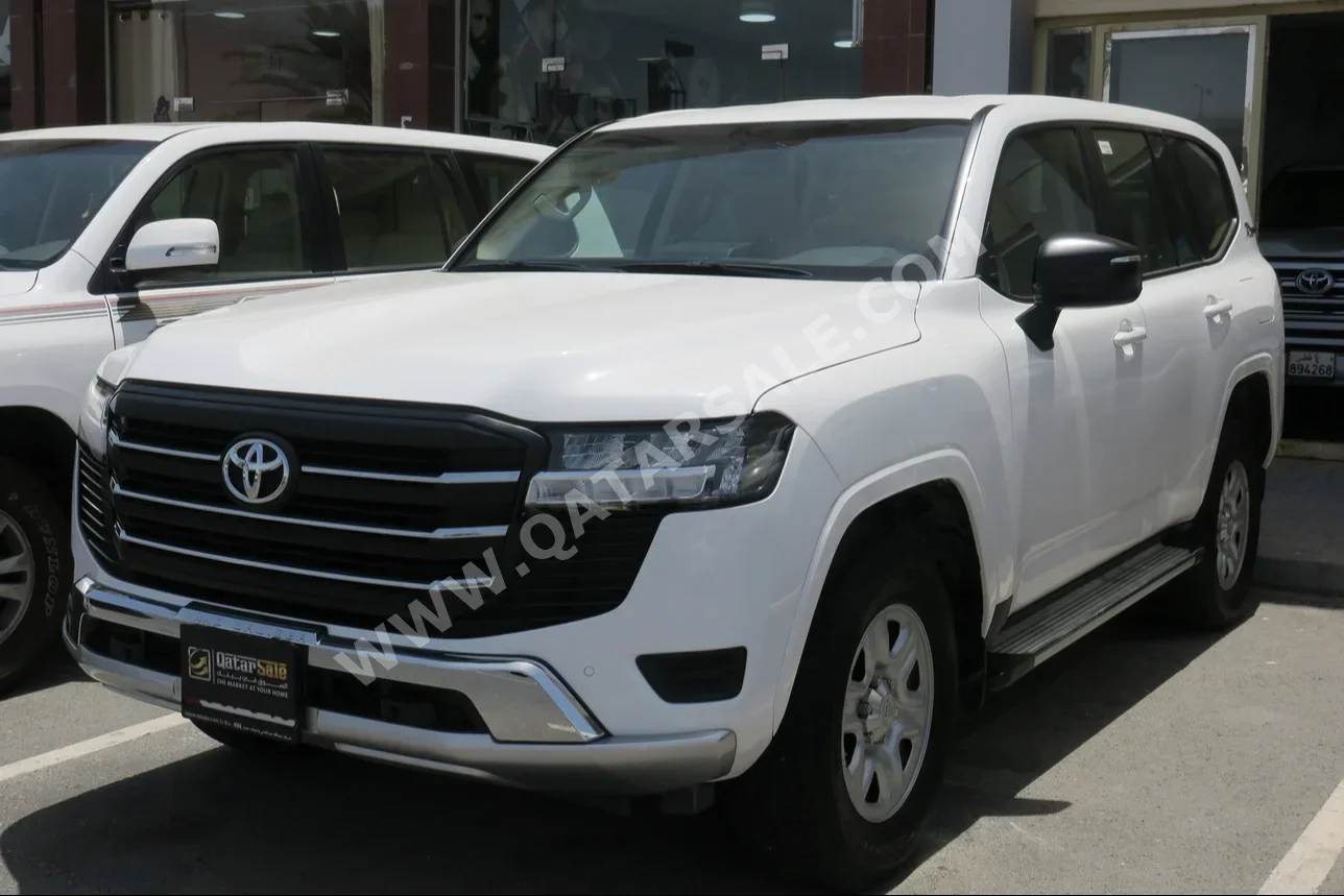  Toyota  Land Cruiser  GX  2022  Automatic  33,000 Km  6 Cylinder  Four Wheel Drive (4WD)  SUV  White  With Warranty