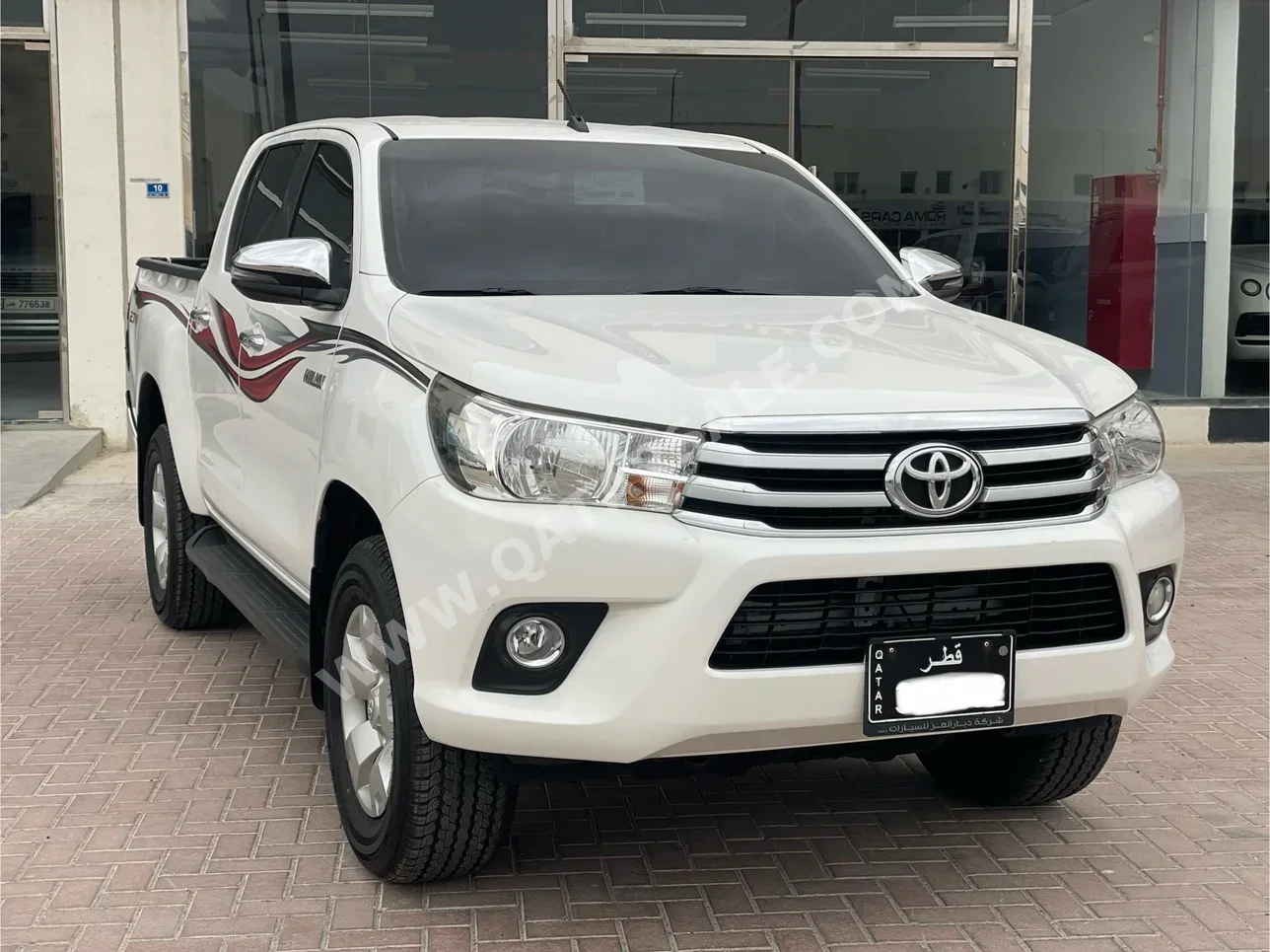 Toyota  Hilux  SR5  2018  Manual  83,000 Km  6 Cylinder  Four Wheel Drive (4WD)  Pick Up  White  With Warranty