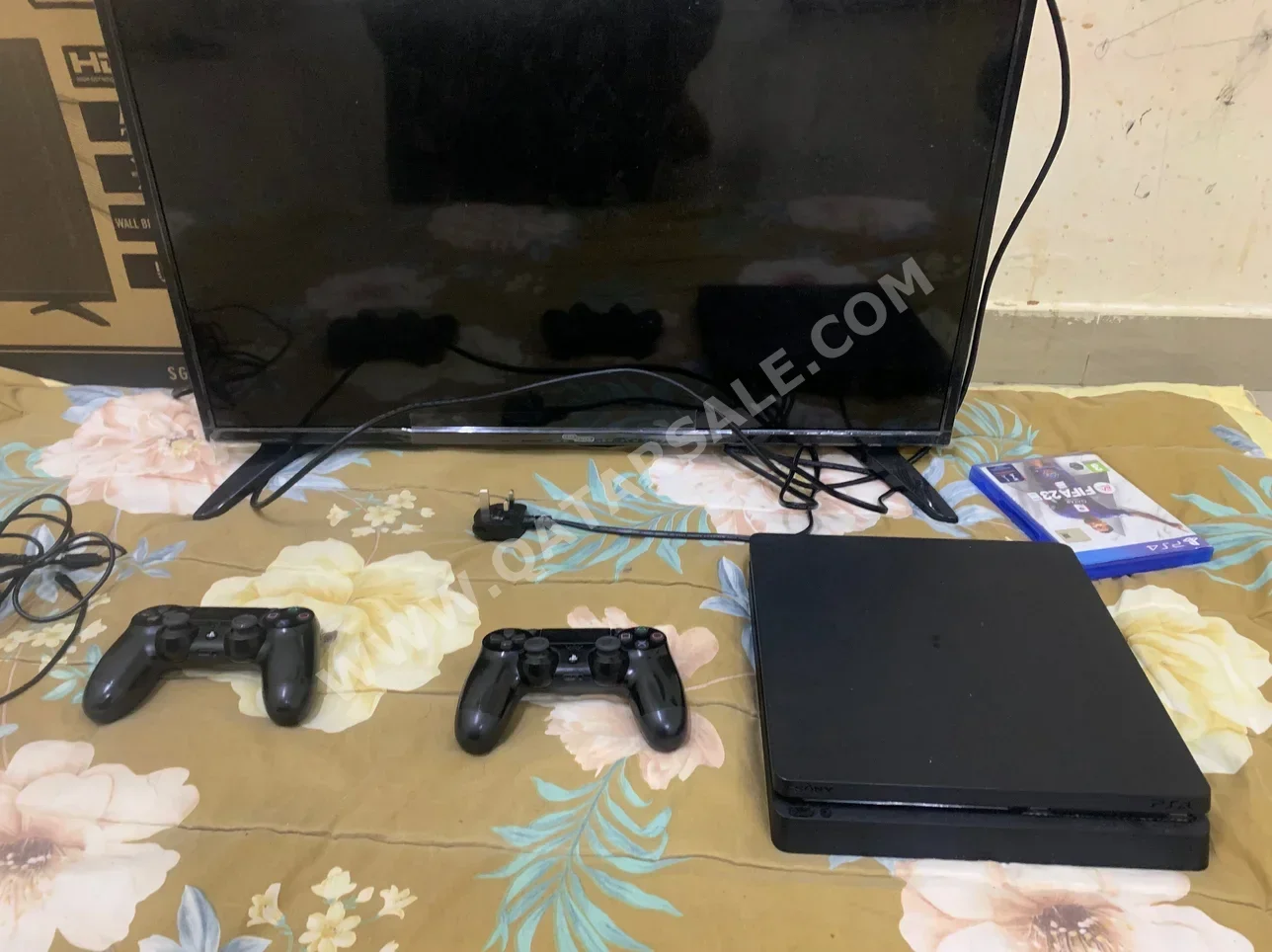 Video Games Consoles Sony  PlayStation 4 Included Controllers: 2