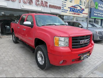  GMC  Sierra  2500 HD  2008  Automatic  290,000 Km  8 Cylinder  Four Wheel Drive (4WD)  Pick Up  Red  With Warranty