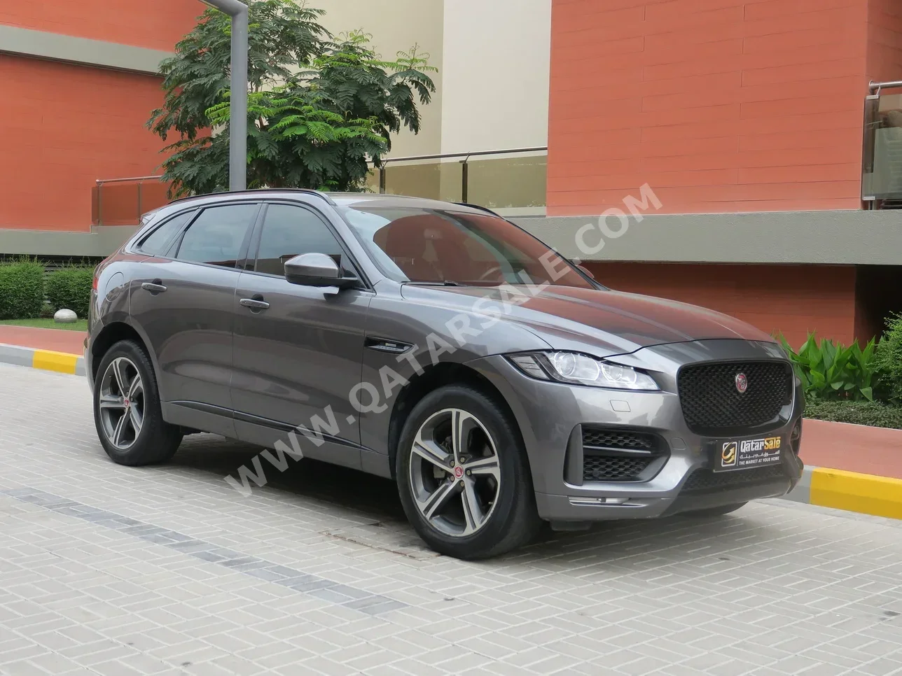 Jaguar  F-Pace  2018  Automatic  53,000 Km  4 Cylinder  Four Wheel Drive (4WD)  SUV  Gray