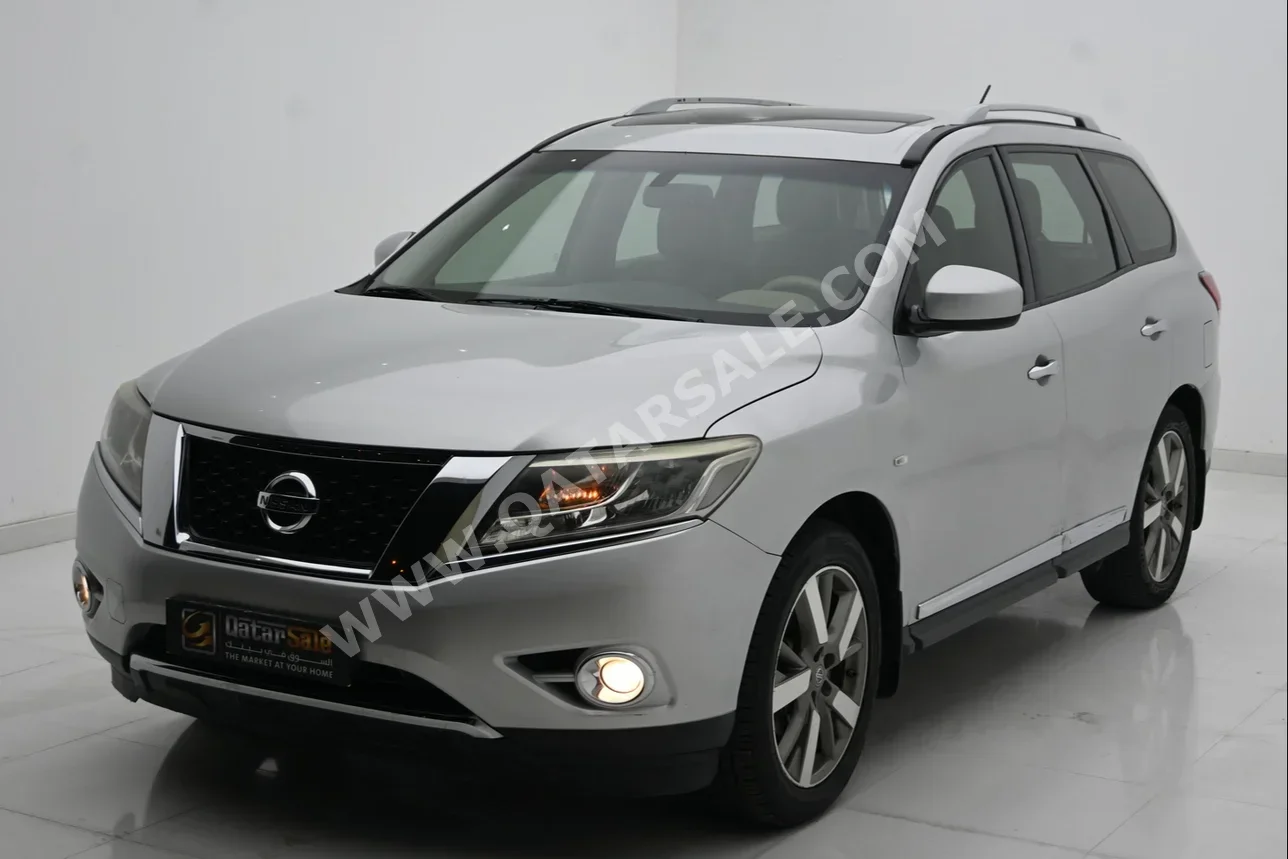 Nissan  Pathfinder  SV  2015  Automatic  159,000 Km  6 Cylinder  Four Wheel Drive (4WD)  SUV  Silver