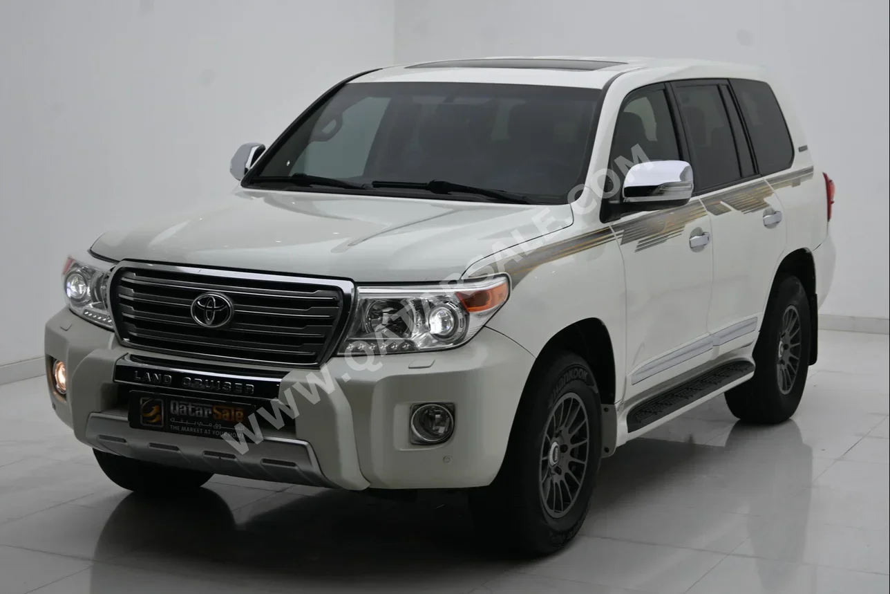 Toyota  Land Cruiser  GXR  2015  Automatic  384,000 Km  8 Cylinder  Four Wheel Drive (4WD)  SUV  Pearl
