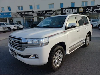  Toyota  Land Cruiser  GXR  2018  Automatic  215,000 Km  8 Cylinder  Four Wheel Drive (4WD)  SUV  White  With Warranty