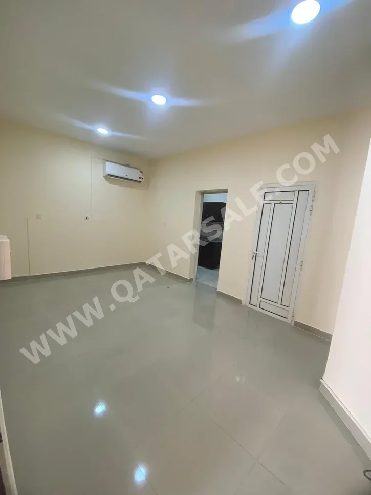 1 Bedrooms  Apartment  For Rent  in Doha -  Madinat Khalifa South  Not Furnished