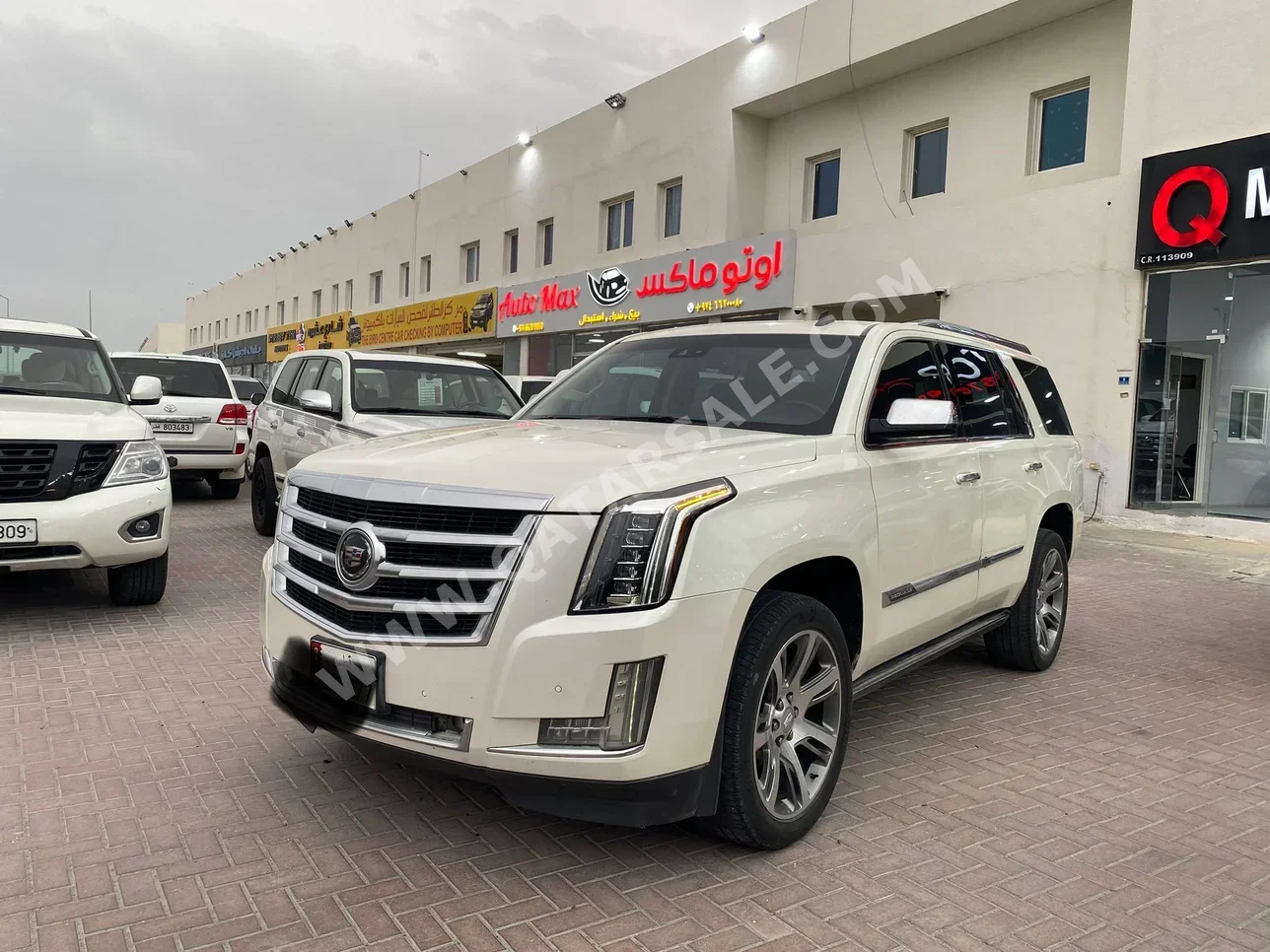 Cadillac  Escalade  2015  Automatic  91,000 Km  8 Cylinder  Four Wheel Drive (4WD)  SUV  White