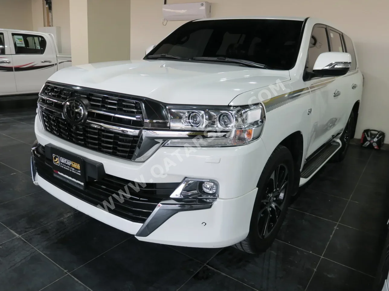 Toyota  Land Cruiser  VXR- Grand Touring S  2021  Automatic  12,000 Km  8 Cylinder  Four Wheel Drive (4WD)  SUV  White