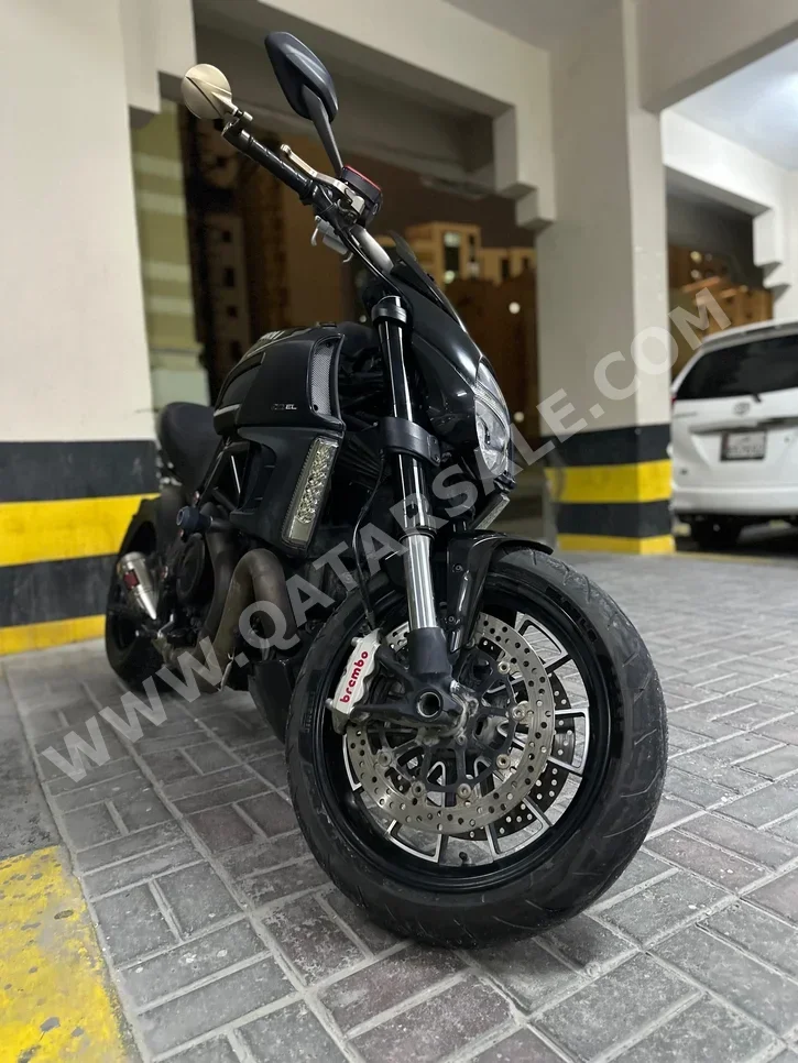 Ducati  Diavel -  2011 - Color Black
