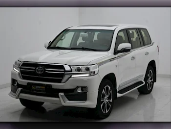  Toyota  Land Cruiser  VXR  2016  Automatic  295,000 Km  8 Cylinder  Four Wheel Drive (4WD)  SUV  White  With Warranty