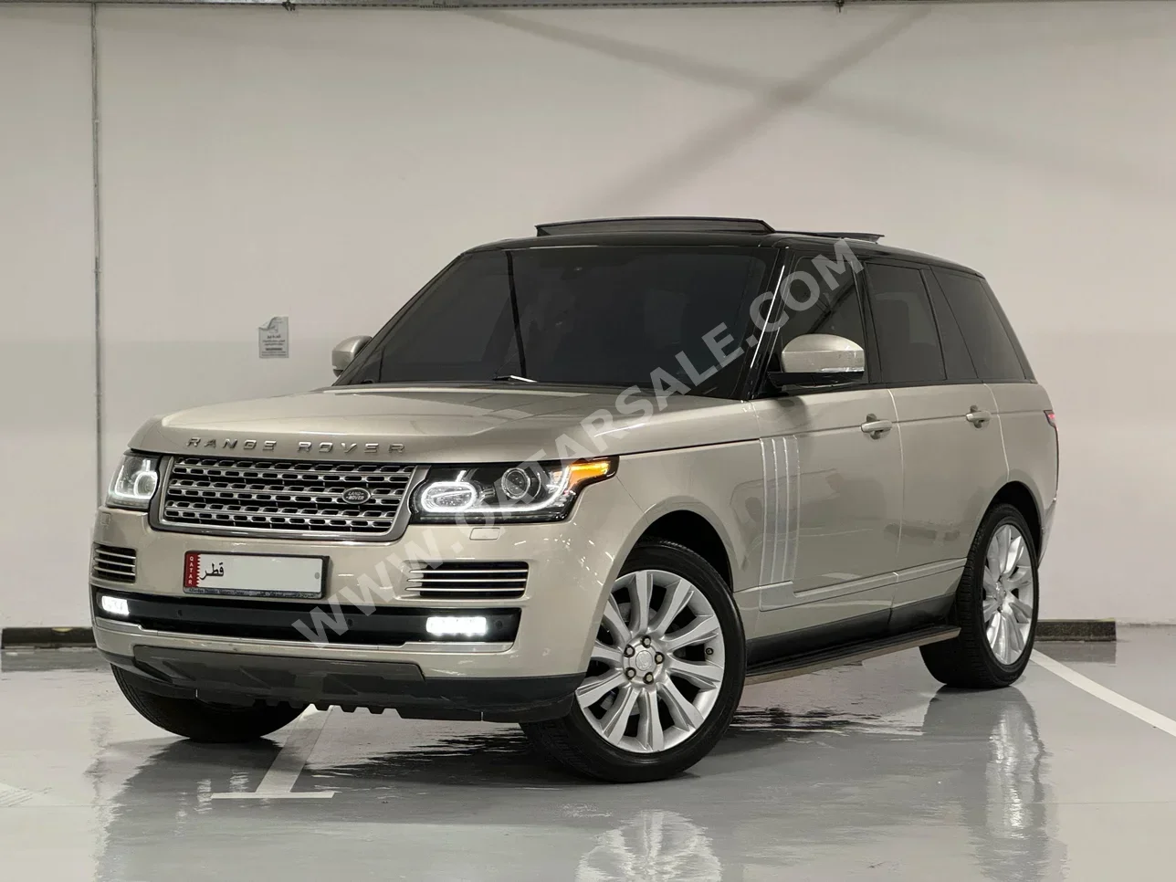 Land Rover  Range Rover  Vogue  2016  Automatic  129,000 Km  8 Cylinder  Four Wheel Drive (4WD)  SUV  Gold