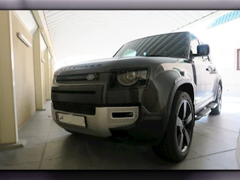 Land Rover  Defender  110 HSE  2024  Automatic  15٬000 Km  6 Cylinder  Four Wheel Drive (4WD)  SUV  Gray  With Warranty