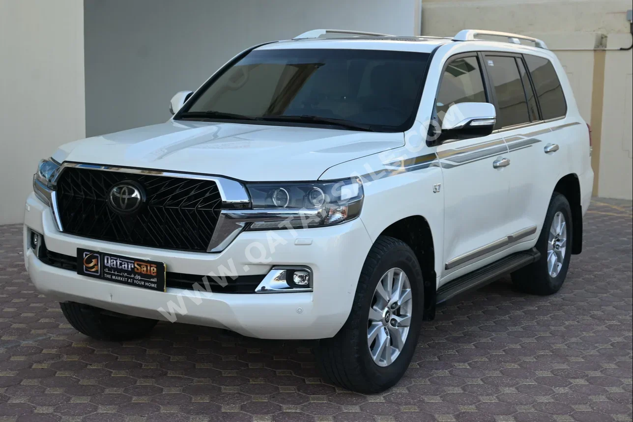 Toyota  Land Cruiser  VXR White Edition  2018  Automatic  55,000 Km  8 Cylinder  Four Wheel Drive (4WD)  SUV  White