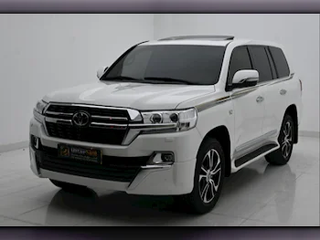  Toyota  Land Cruiser  VXR  2016  Automatic  202,000 Km  8 Cylinder  Four Wheel Drive (4WD)  SUV  White  With Warranty