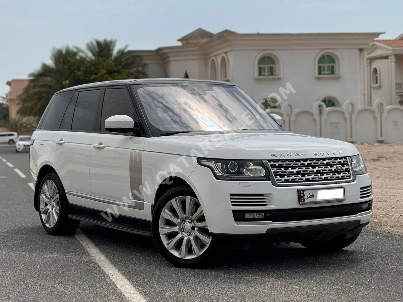 Land Rover  Range Rover  Vogue Super charged  2014  Automatic  182,000 Km  8 Cylinder  Four Wheel Drive (4WD)  SUV  White