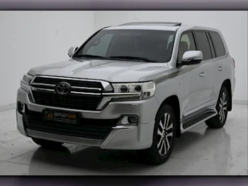 Toyota  Land Cruiser  VXR  2018  Automatic  166,000 Km  8 Cylinder  Four Wheel Drive (4WD)  SUV  Silver and Black