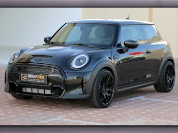 Mini  Cooper  S  2024  Automatic  4,000 Km  4 Cylinder  Front Wheel Drive (FWD)  Hatchback  Black  With Warranty