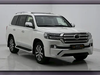  Toyota  Land Cruiser  VXS White Edition  2017  Automatic  55,000 Km  8 Cylinder  Four Wheel Drive (4WD)  SUV  White  With Warranty