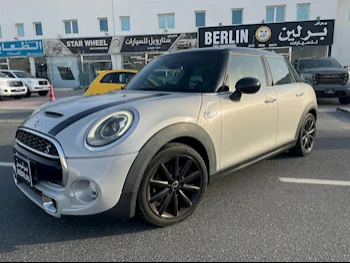 Mini  Cooper  S  2018  Automatic  106,000 Km  4 Cylinder  Front Wheel Drive (FWD)  Hatchback  White