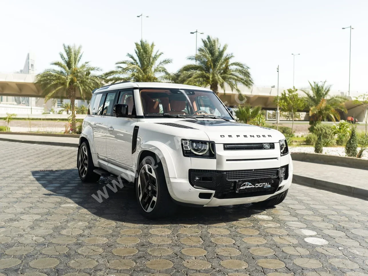 Land Rover  Defender  2020  Automatic  81,000 Km  6 Cylinder  Four Wheel Drive (4WD)  SUV  White