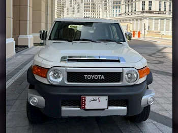Toyota  FJ Cruiser  2022  Automatic  61,000 Km  6 Cylinder  Four Wheel Drive (4WD)  SUV  White  With Warranty