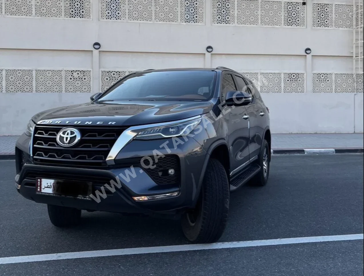 Toyota  Fortuner  SR5  2022  Automatic  39,000 Km  6 Cylinder  Four Wheel Drive (4WD)  SUV  Dark Gray  With Warranty