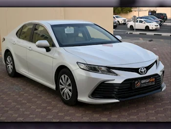 Toyota  Camry  LE  2023  Automatic  29,000 Km  4 Cylinder  Front Wheel Drive (FWD)  Sedan  White  With Warranty