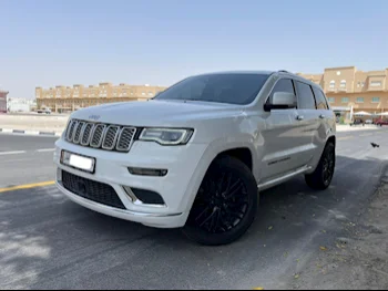 Jeep  Grand Cherokee  Summit  2017  Automatic  97,000 Km  8 Cylinder  Four Wheel Drive (4WD)  SUV  White