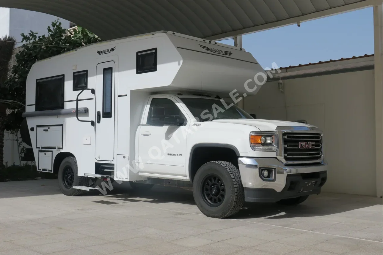 GMC  Sierra  2500 HD  2019  Automatic  30,000 Km  8 Cylinder  Four Wheel Drive (4WD)  Pick Up  White