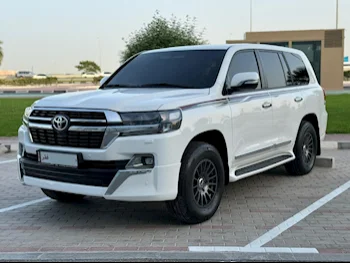 Toyota  Land Cruiser  GXR- Grand Touring  2019  Automatic  285,000 Km  8 Cylinder  Four Wheel Drive (4WD)  SUV  White