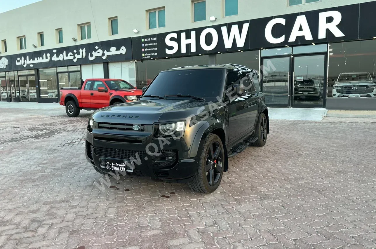 Land Rover  Defender  2020  Automatic  102,000 Km  6 Cylinder  Four Wheel Drive (4WD)  SUV  Black