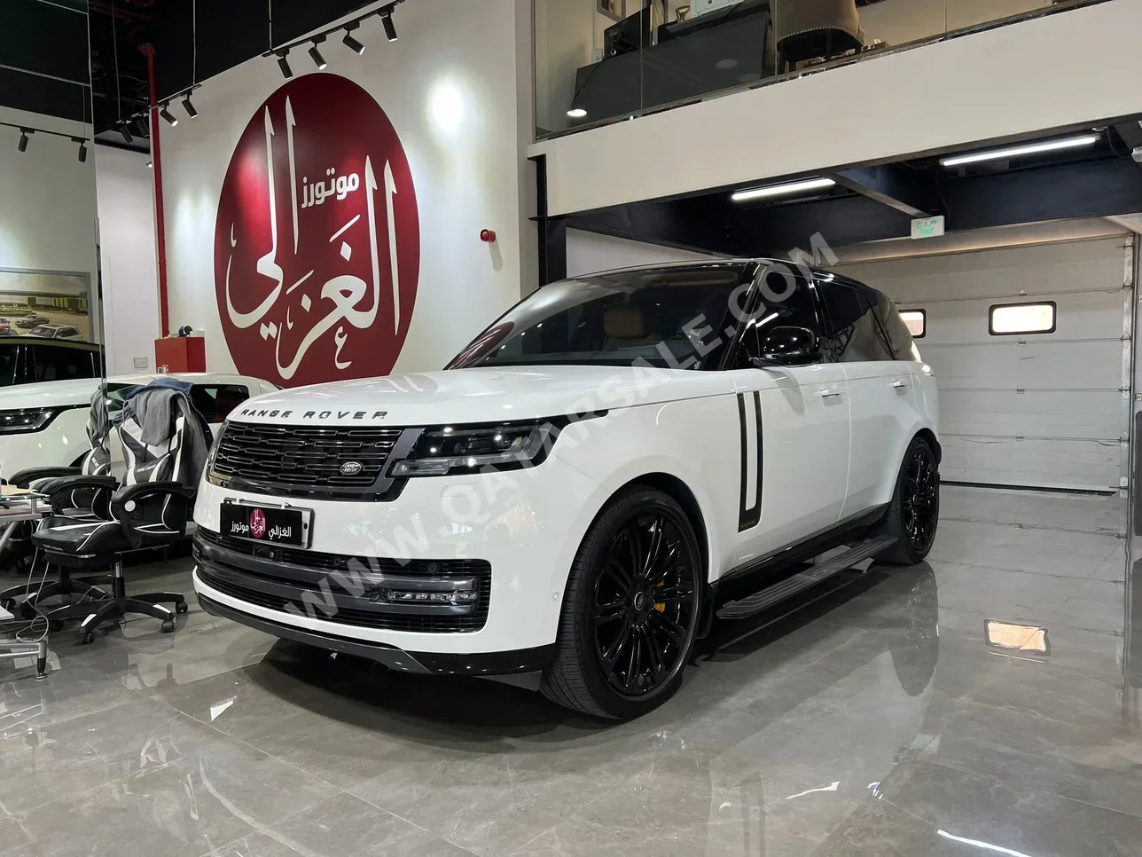  Land Rover  Range Rover  Vogue  Autobiography  2023  Automatic  32,000 Km  8 Cylinder  Four Wheel Drive (4WD)  SUV  White  With Warranty
