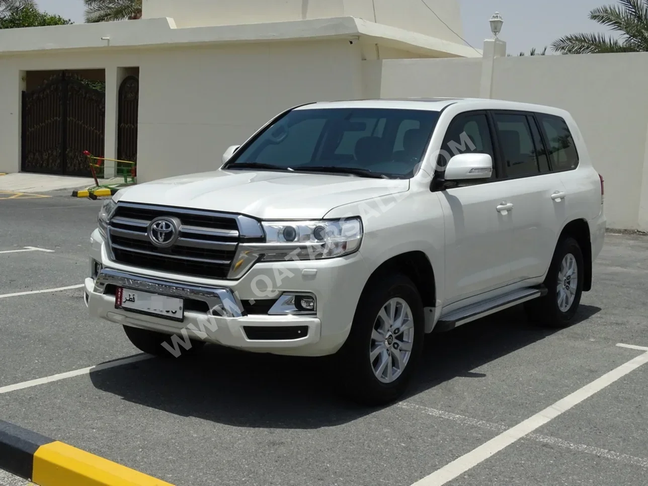  Toyota  Land Cruiser  GXR  2019  Automatic  199,000 Km  8 Cylinder  Four Wheel Drive (4WD)  SUV  White  With Warranty