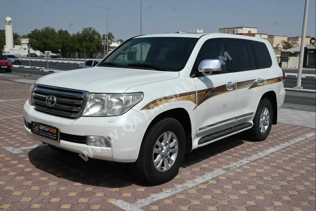 Toyota  Land Cruiser  GXR  2010  Automatic  342,000 Km  8 Cylinder  Four Wheel Drive (4WD)  SUV  Pearl