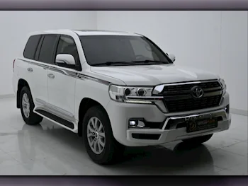  Toyota  Land Cruiser  GXR  2017  Automatic  249,000 Km  8 Cylinder  Four Wheel Drive (4WD)  SUV  White  With Warranty