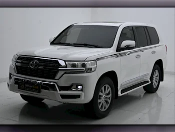  Toyota  Land Cruiser  GXR  2017  Automatic  259,000 Km  8 Cylinder  Four Wheel Drive (4WD)  SUV  White  With Warranty