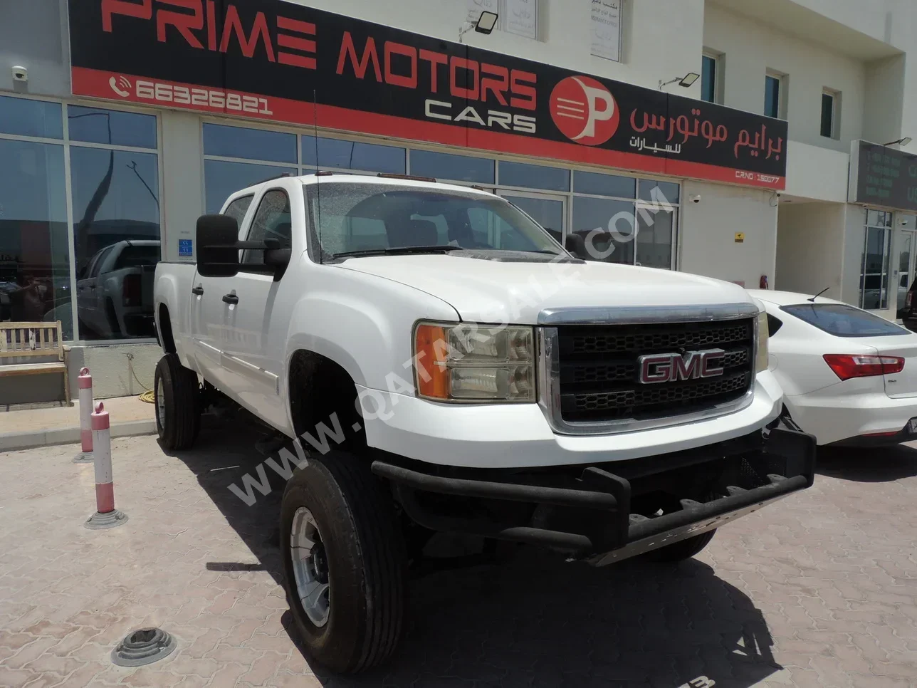 GMC  Sierra  2500 HD  2008  Automatic  145,000 Km  8 Cylinder  Four Wheel Drive (4WD)  Pick Up  White