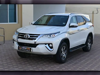 Toyota  Fortuner  2017  Automatic  177,319 Km  6 Cylinder  Four Wheel Drive (4WD)  SUV  Pearl