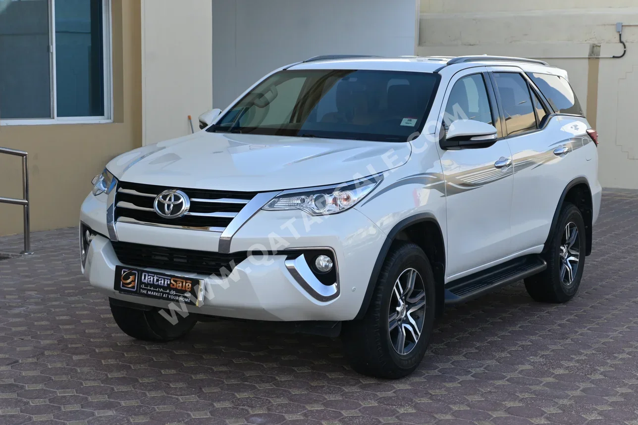 Toyota  Fortuner  2017  Automatic  177,319 Km  6 Cylinder  Four Wheel Drive (4WD)  SUV  Pearl