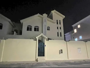 سكن عائلي  - غير مفروشة  - الدوحة  - نعيجة  - 5 غرف نوم
