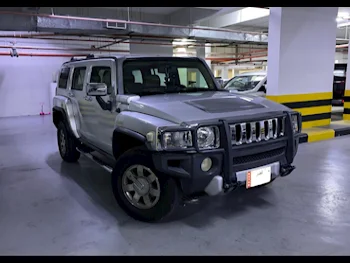 Hummer  H3  T  2009  Automatic  144,000 Km  5 Cylinder  Four Wheel Drive (4WD)  SUV  Gray