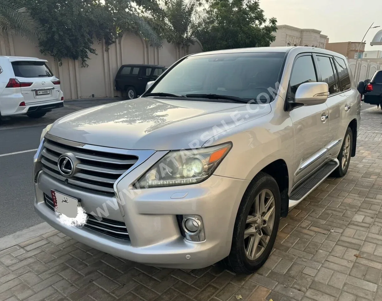 Lexus  LX  570  2013  Automatic  160,000 Km  8 Cylinder  Four Wheel Drive (4WD)  SUV  Gray and Silver