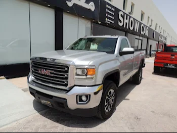 GMC  Sierra  2500 HD  2018  Automatic  226,000 Km  8 Cylinder  Four Wheel Drive (4WD)  Pick Up  Silver