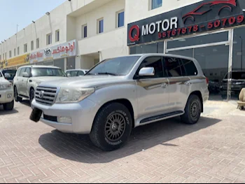 Toyota  Land Cruiser  VXR  2009  Automatic  305,000 Km  8 Cylinder  Four Wheel Drive (4WD)  SUV  Silver  With Warranty