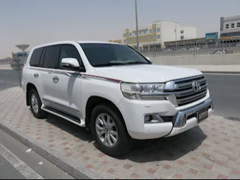  Toyota  Land Cruiser  GXR  2016  Automatic  330,000 Km  8 Cylinder  Four Wheel Drive (4WD)  SUV  White  With Warranty