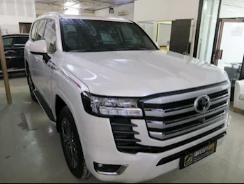Toyota  Land Cruiser  GXR Twin Turbo  2024  Automatic  2٬000 Km  6 Cylinder  Four Wheel Drive (4WD)  SUV  White  With Warranty
