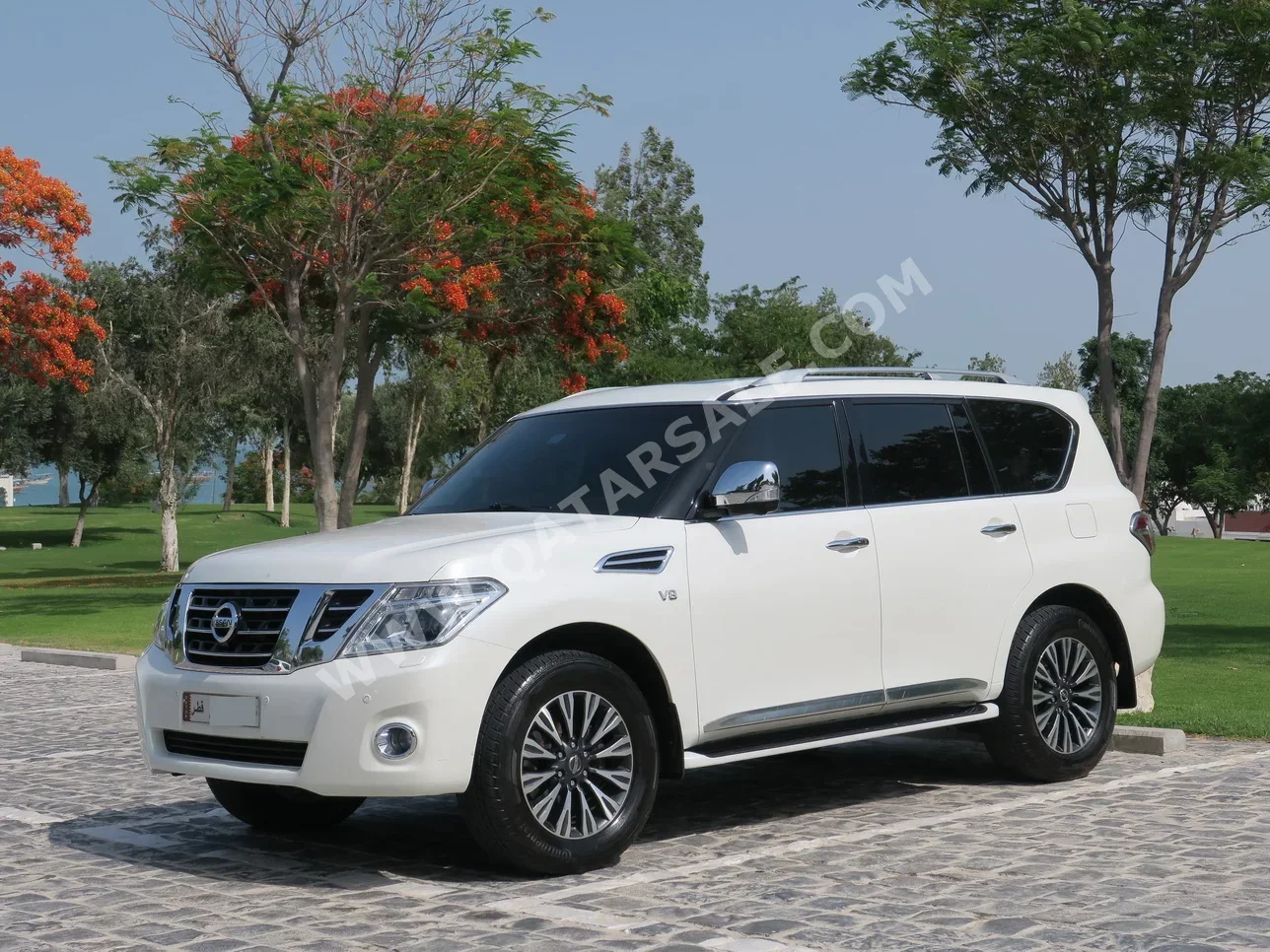 Nissan  Patrol  Platinum  2014  Automatic  167,000 Km  8 Cylinder  Four Wheel Drive (4WD)  SUV  White