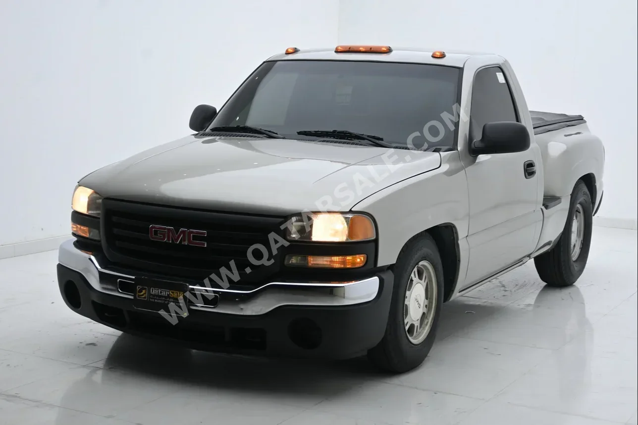 GMC  Sierra  2007  Manual  236,000 Km  8 Cylinder  Four Wheel Drive (4WD)  Pick Up  Gold