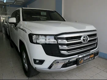 Toyota  Land Cruiser  GXR  2022  Automatic  62,000 Km  6 Cylinder  Four Wheel Drive (4WD)  SUV  White  With Warranty